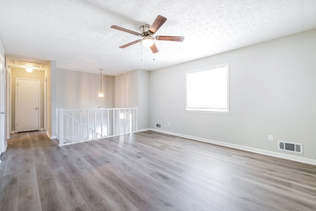 Building Photo - 9039 Raven Dr