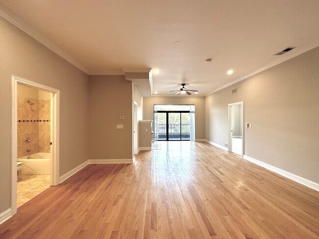 Foto del edificio - 4651 N Greenview Ave