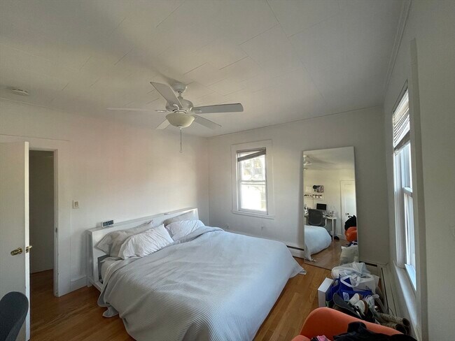 Building Photo - 18 Holworthy Pl