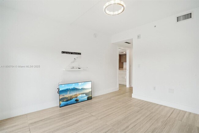 Foto del edificio - 13800 Highland Dr