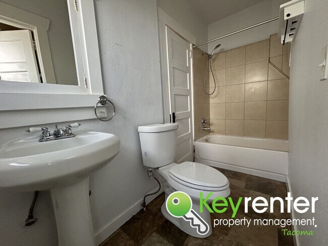 Foto del edificio - Delightful 3Bed/1.5Bath Craftsman Home