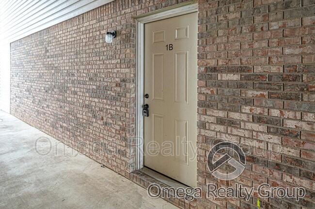 Building Photo - 400 7th St E