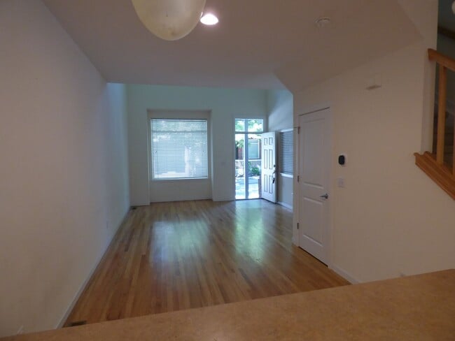 Building Photo - Beautiful Townhome in South Longmont