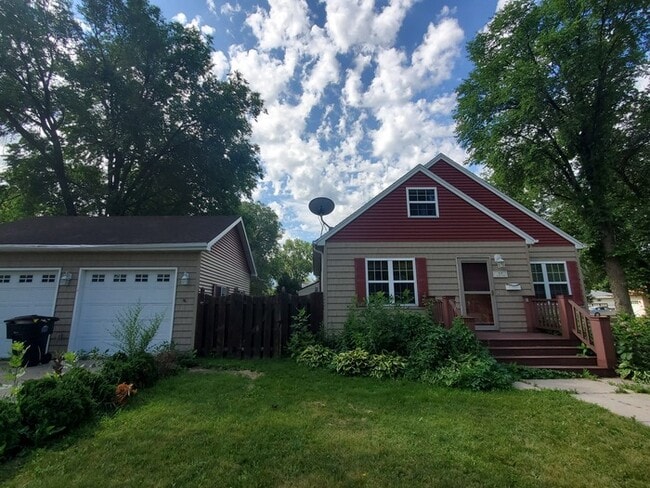 Building Photo - 919 Letnes Dr
