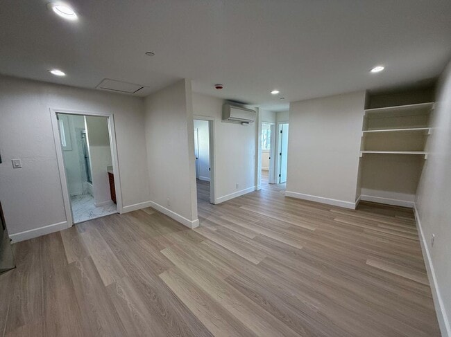 Building Photo - 318 3rd Ln