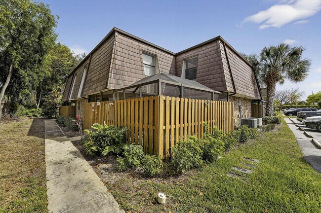 Foto del edificio - 7512 Courtyard Run E