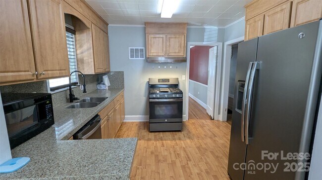 Foto del edificio - 1507 Woodland Dr