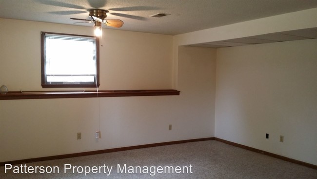 Building Photo - 2619 Southridge Dr