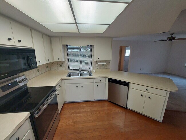 Foto del edificio - "Charming 2-Bed, 2-Bath Retreat on Monroe ...