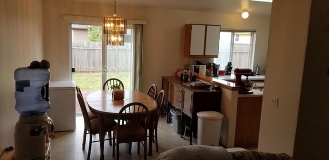 Foto del edificio - 3 Bed 2 Bath - Garage - Dog Friendly - NAS Whidbey