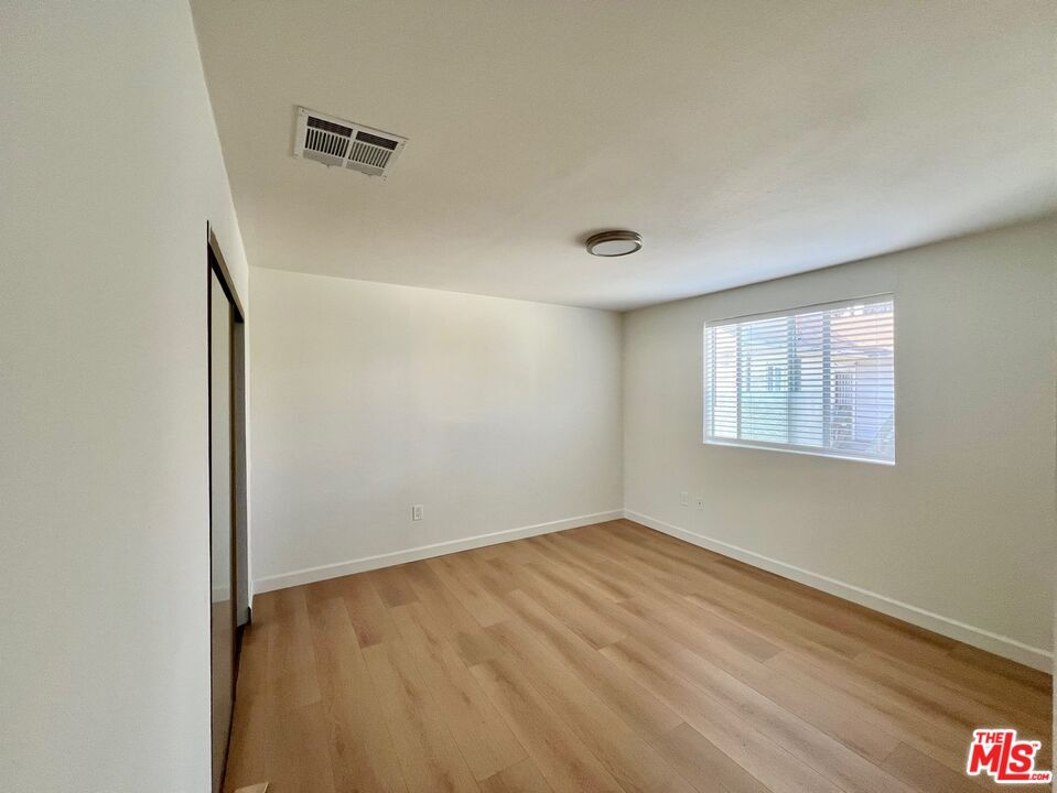 Foto del edificio - 436 N Harvard Blvd