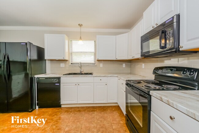Building Photo - 5854 Blackberry Dr