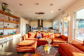 Building Photo - 4013 Ivanhoe Ln