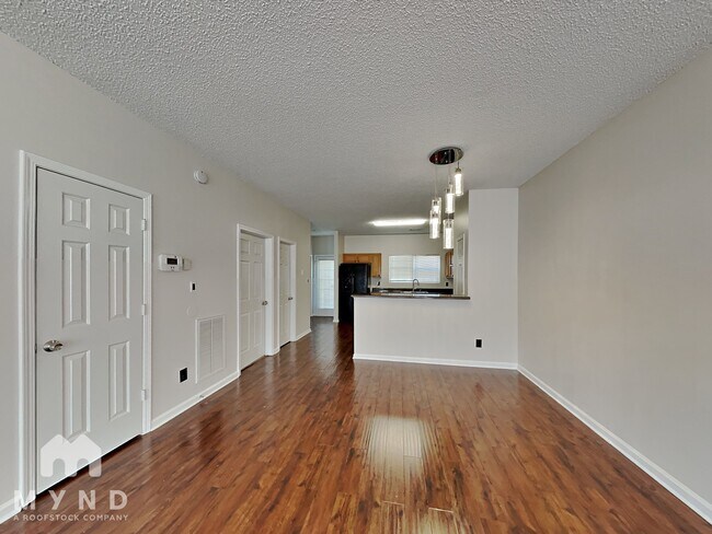 Foto del edificio - 5050 Oakley Commons Blvd