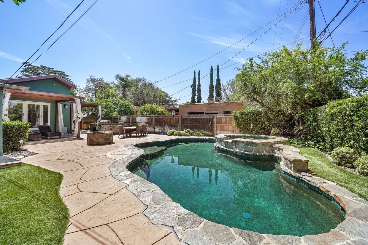 Primary Photo - Peaceful North Hollywood Home - 3bd 3ba - ...