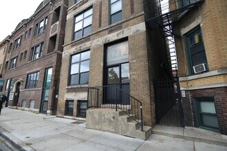 Building Photo - 3212 N Halsted St