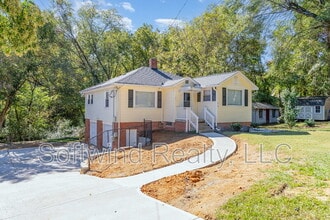 Building Photo - 210 Corban Ave SE