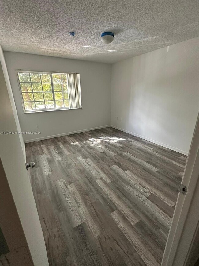 Foto del edificio - 2123 Renaissance Blvd