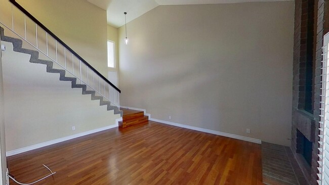 Building Photo - Spacious 2 Bed 2.5 Bath Townhouse in Irvine!