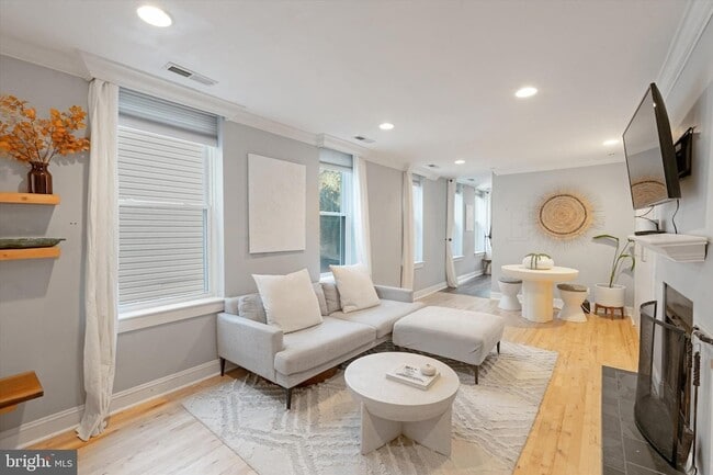 Building Photo - 1719-21 Wallace St