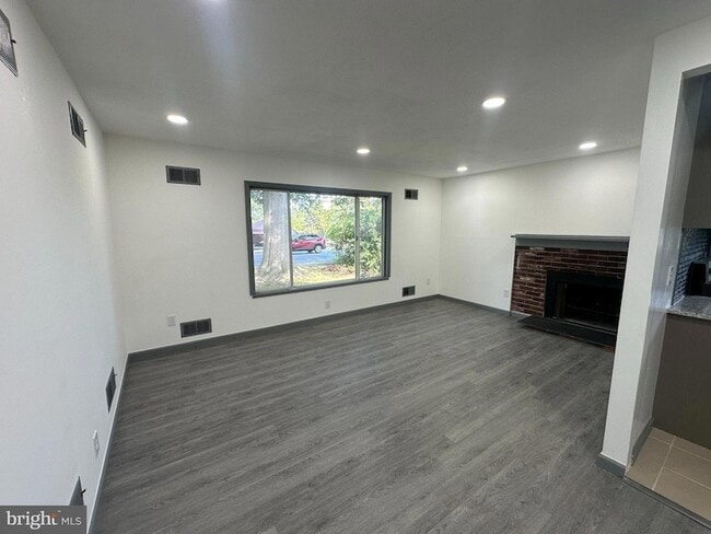 Foto del edificio - 10704 Montgomery Rd