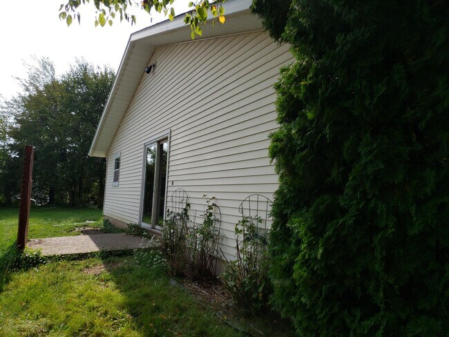 Building Photo - 607 Oak St