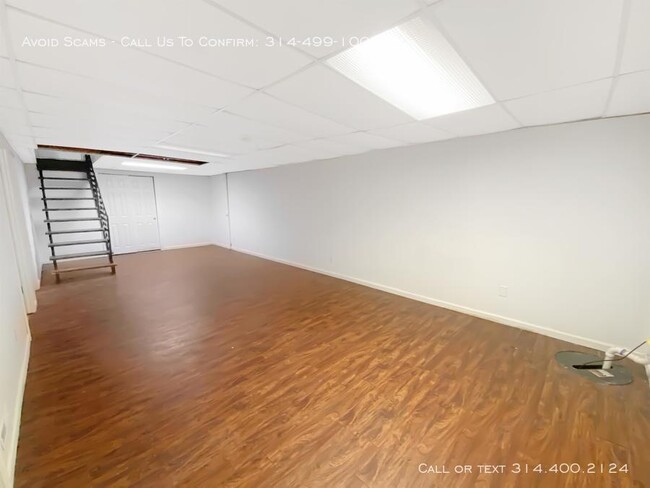 Foto del edificio - 2355 Hawthorne Manor Dr