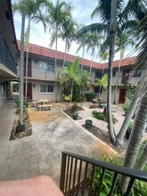Building Photo - 3050 NE 5th Terrace