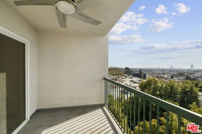 Building Photo - 8550 Holloway Dr