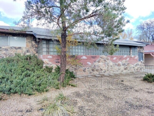 Building Photo - 1690 Greenbrae Dr