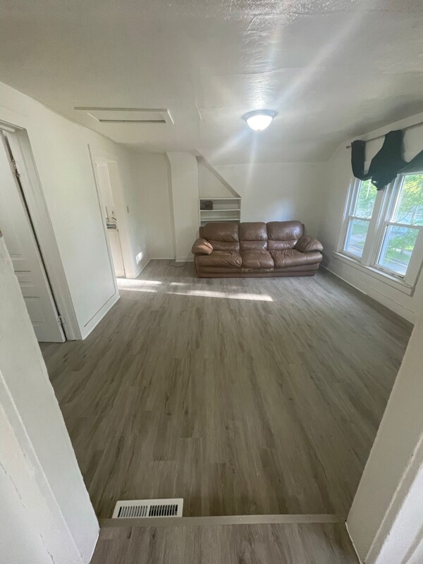 600 18th St, Bay City, MI 48708 Room for Rent in Bay City, MI