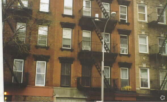Building Photo - 109 E 2nd St