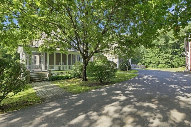 Foto del edificio - 50 Rockwood Rd