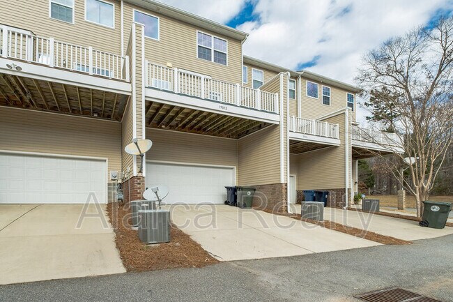 Building Photo - 19032 Lake Breeze Dr