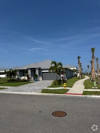 Building Photo - 697 Clearwater Ave