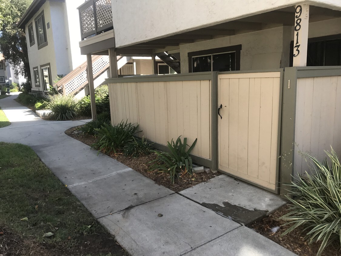 9813 Caspi Gardens Dr, Santee, CA 92071 Condo for Rent in Santee, CA