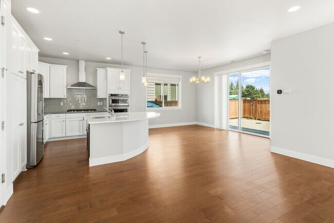 Building Photo - Elegant 4 Bedroom 3 Bathroom in Kirkland