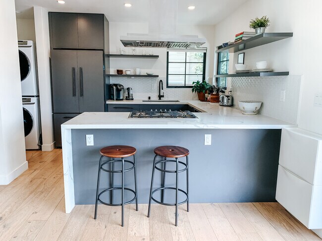 Open plan kitchen with premium appliances - 4255 San Rafael Ave