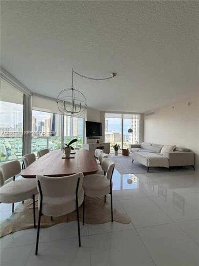 Foto del edificio - 200 Sunny Isles Blvd