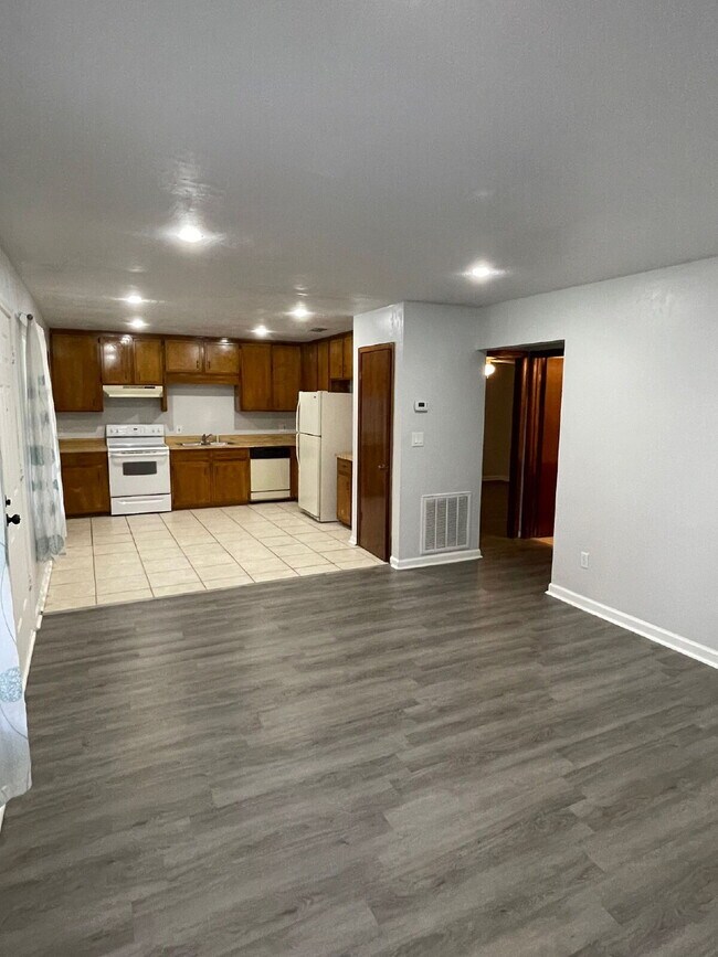 Foto del edificio - Beautiful 2 Bedroom 1 Bathroom in NW Tallahassee!