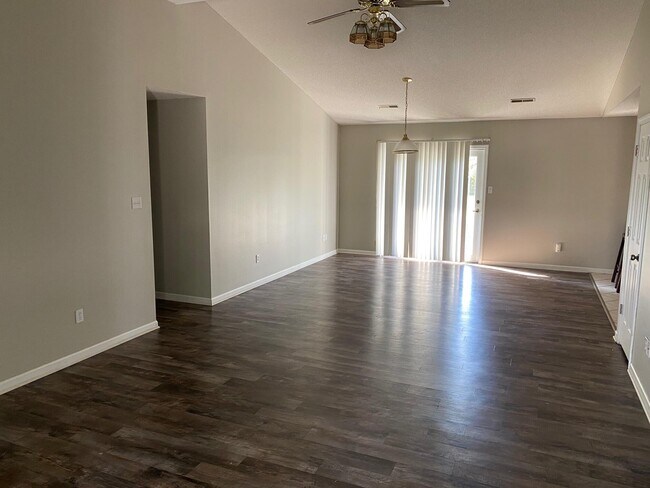 Building Photo - 508 Dustin Dr