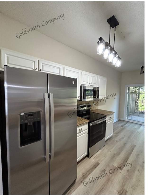 Photo - 815 Weybourne Dr Apartment