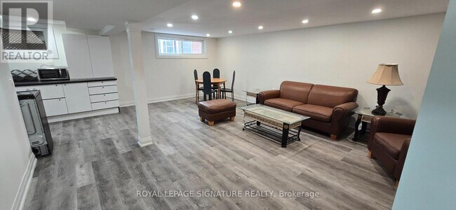 Photo du bâtiment - 383 Fernleigh Cir N