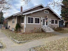 Building Photo - 1201-1203 W Oak St