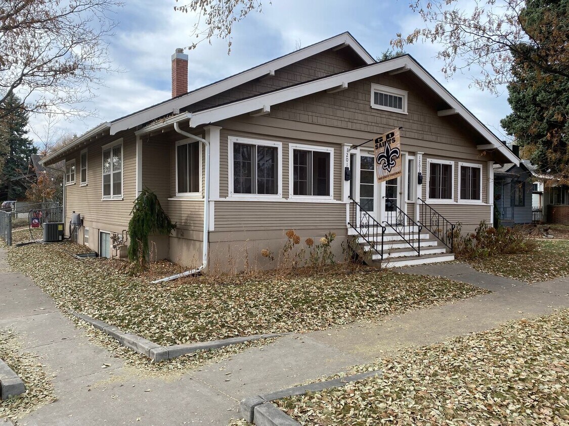 Foto principal - 1201-1203 W Oak St