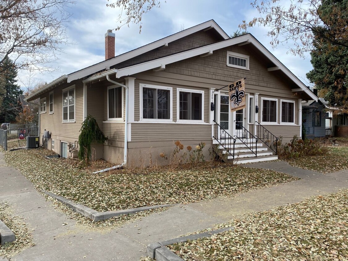 Primary Photo - 1201-1203 W Oak St