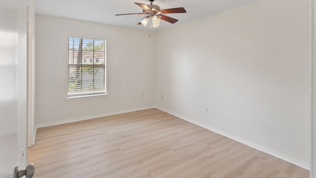Building Photo - 2 Bedroom Condo in a Great Location!