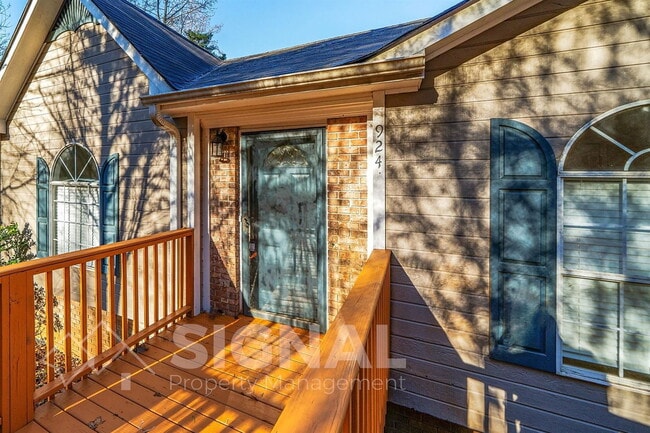 Building Photo - 924 Rich Rd