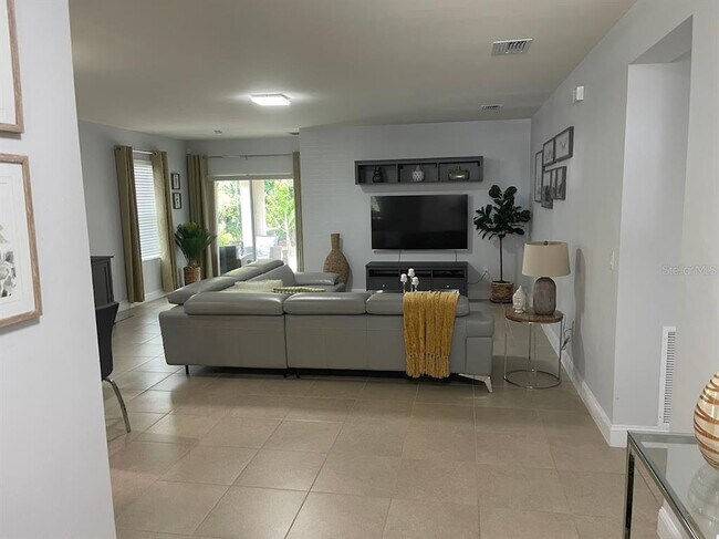 Foto del edificio - 690 Hadley Pl E