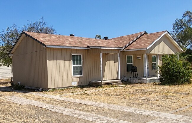 Building Photo - 507 W Hallmark Ave